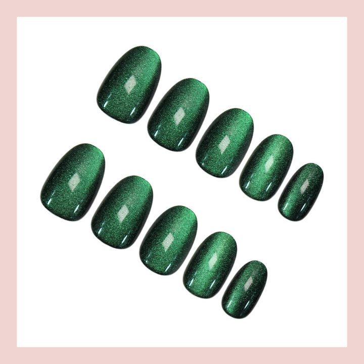 Artificial nail set with shimmering green effects Bowlift