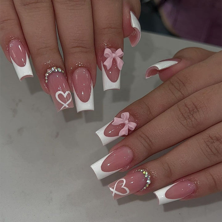 Artificial nail set with elegant design and detailed accents Bowlift