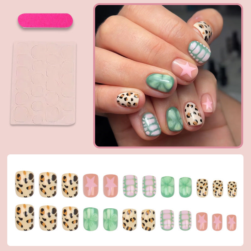 Nail kit with modern animal and flower designs Bowlift
