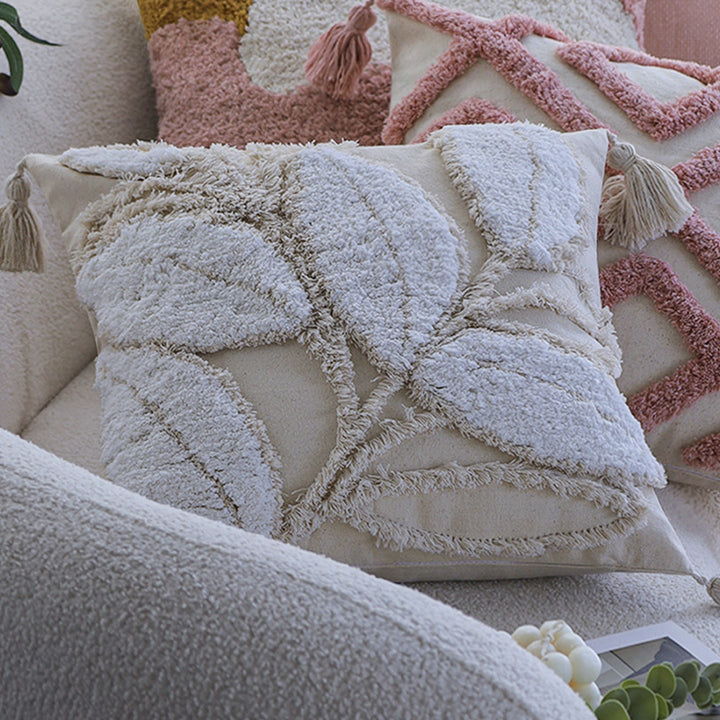Decorative pillow with wavy edge