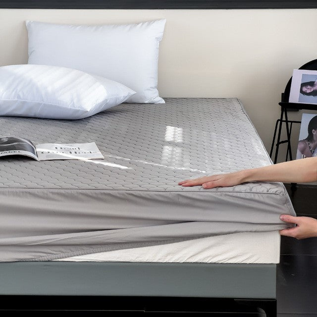 Quilted mattress protector with elastic all around and waterproof breathable protective cover