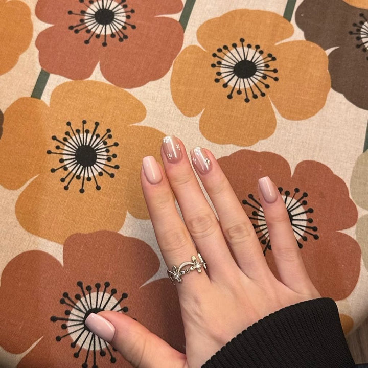 Floral Accent Press-On Nail Art