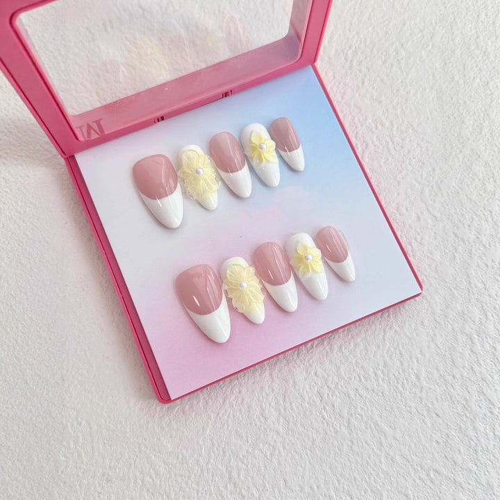 Floral Accent Press-On Nail Art Set  1791774557