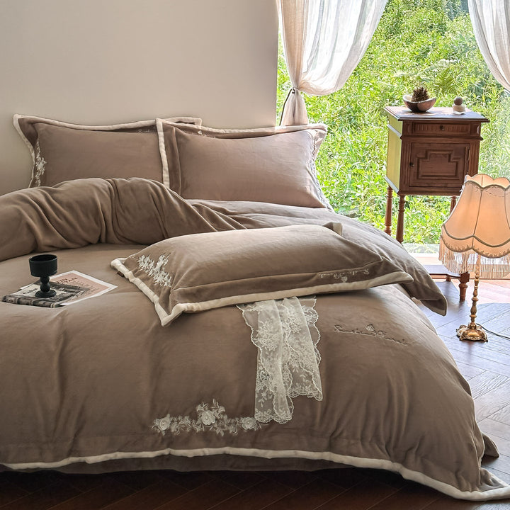 Velvet bedding set with floral lace insert and velvety padding