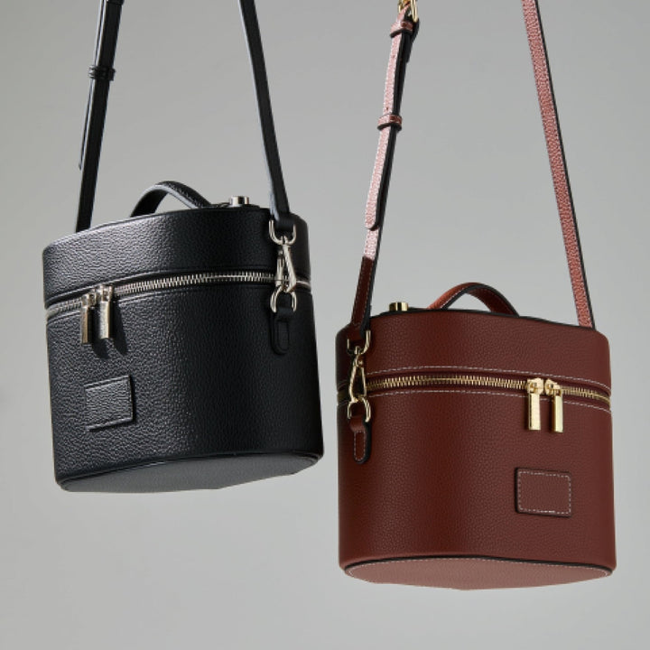 Elegant and Compact Cosmetic Bag Bowlift