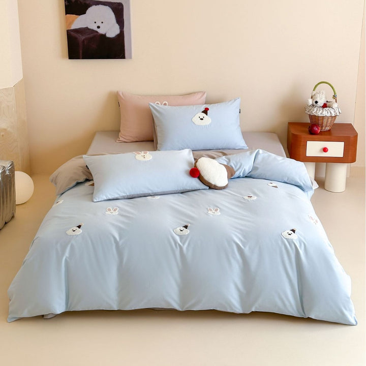 Bedding set with appliquéd cuddly rabbits, ruffle edge and soft cotton blend