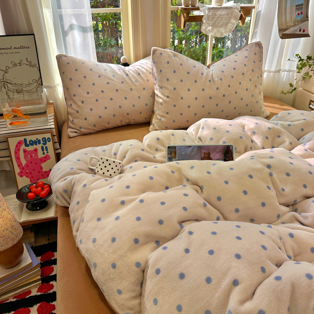 Playful Bow-Themed Plush Duvet Set