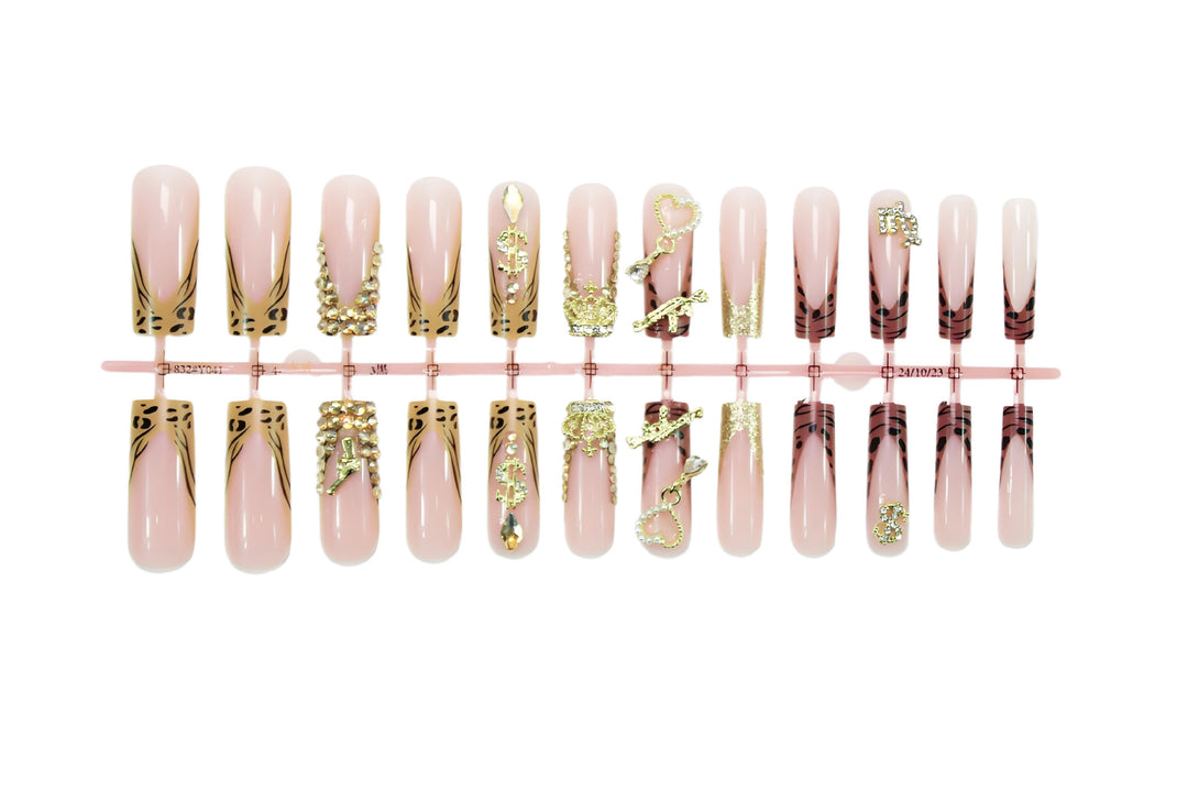 Artificial nail set with elegant golden and animal decorations Bowlift