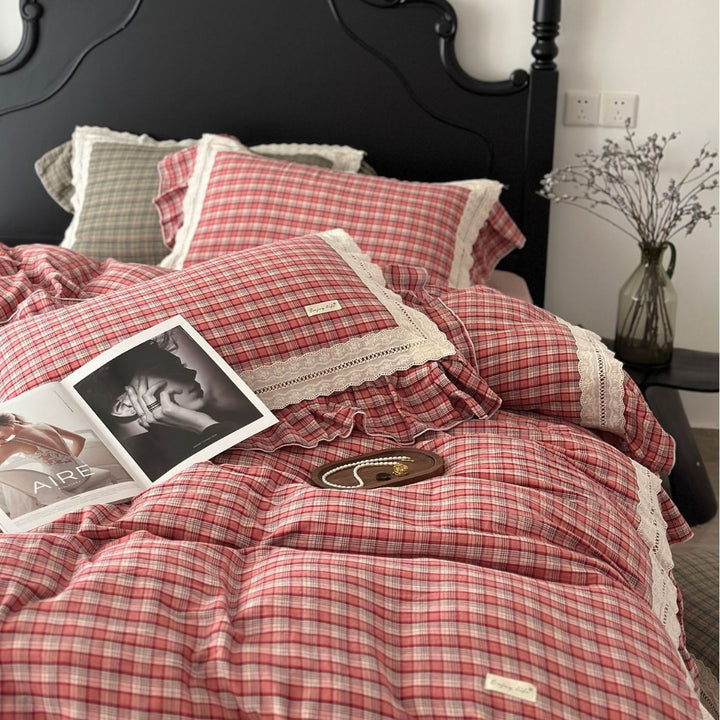Checked cotton duvet cover set with lace border and frill