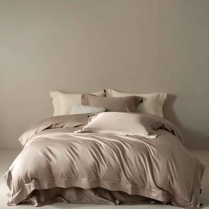 Silky-smooth satin bedding set with hotel closure