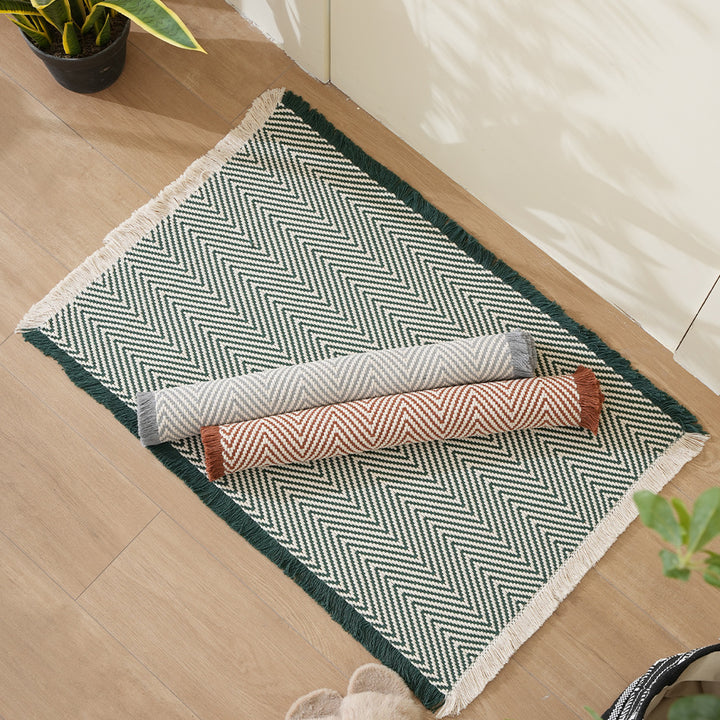 Handwoven cotton bath mat with herringbone pattern and fringes Bowlift