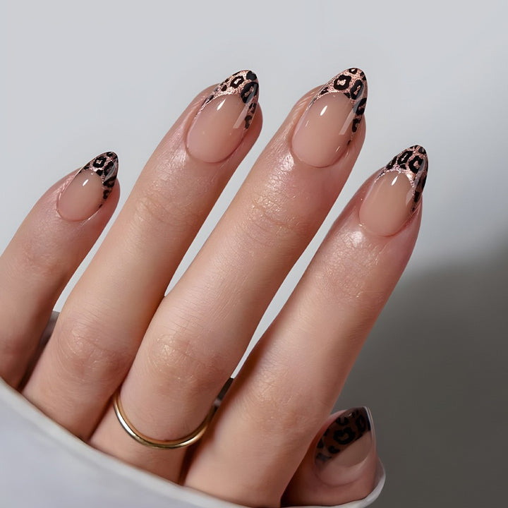 Artificial nails with polka dots Bowlift