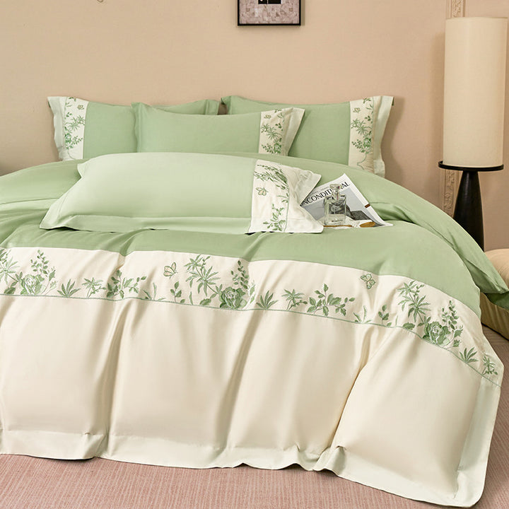 Luxurious bedding set with embroidered border and satin look