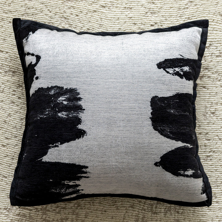 Luxurious cushion made of faux fur