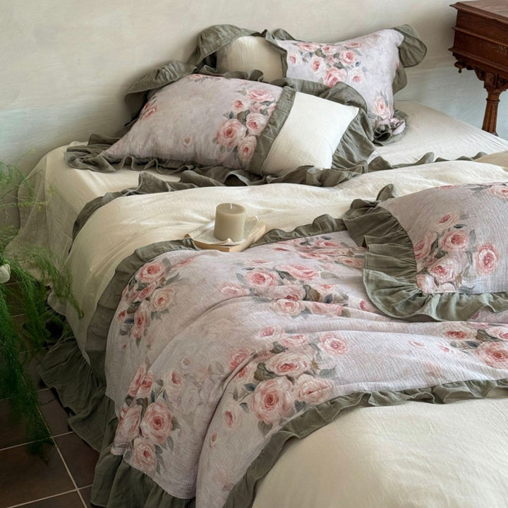 Bedding set with linen look, floral pattern and decorative ruffle trim