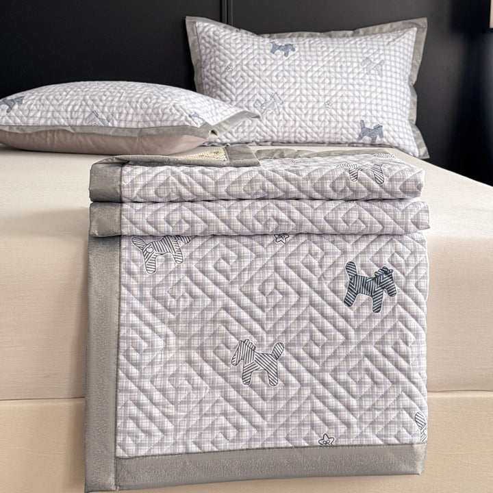 Quilted bedspread and pillow set with geometric striped quilting