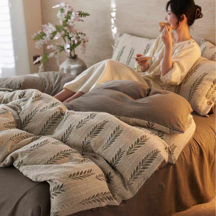 Leaf-Jacquard Linen-Blend Duvet Cover Set with Button-Closure Pillow Shams