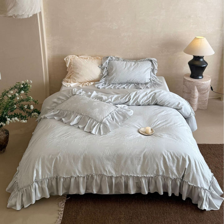 Bedding set with ruffles and jacquard satin