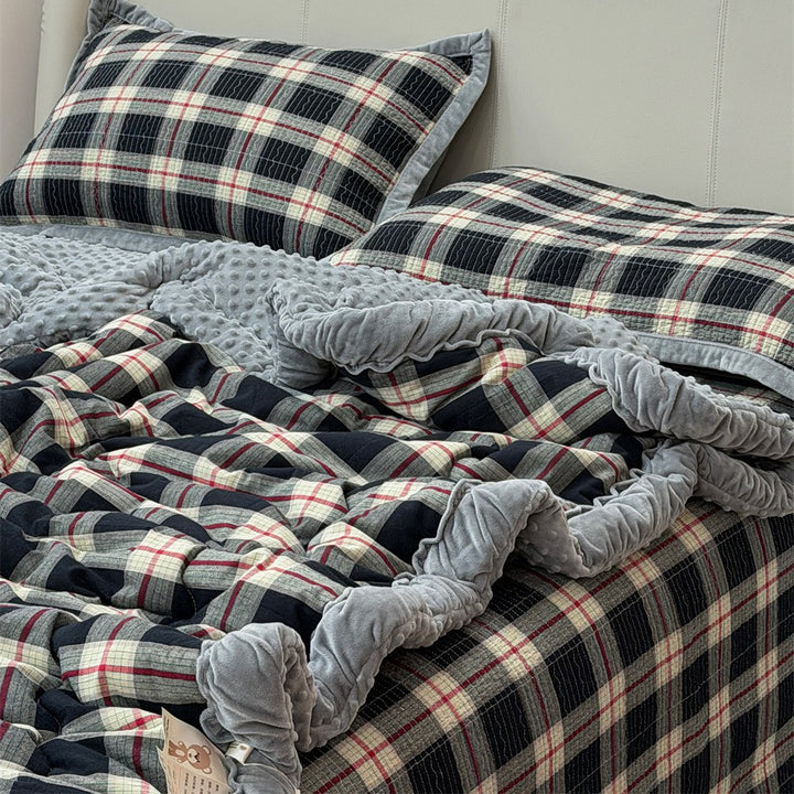 Quilted bedspread and pillow set