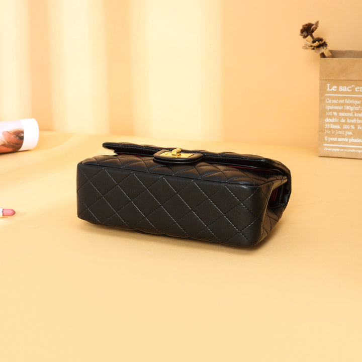 Elegant Quilted Shoulder Handbag