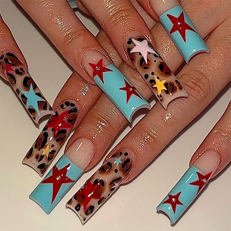 Nail set with trendy leopard and star design Bowlift