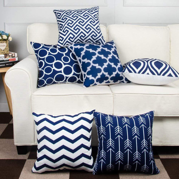 Decorative cushion cover with chevron zigzag pattern and concealed zipper Bowlift