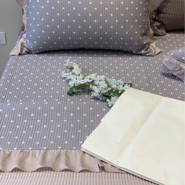Luxurious cotton bedding set with leopard pattern and ruffle