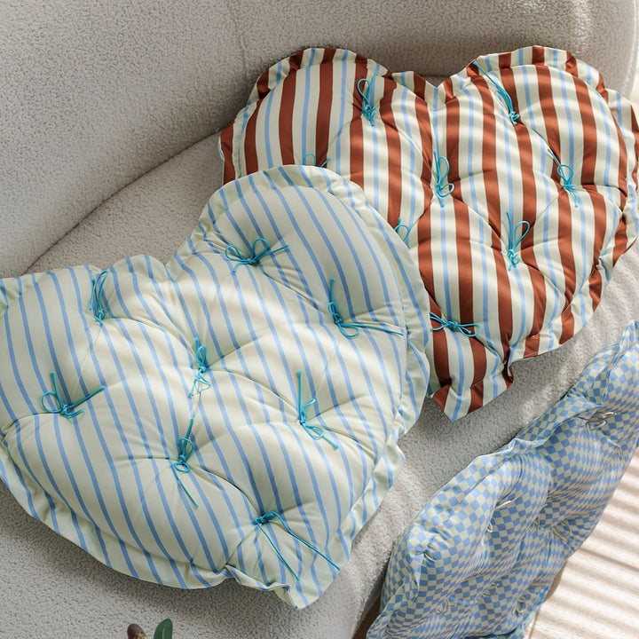 Heart-shaped padded floor cushion Bowlift