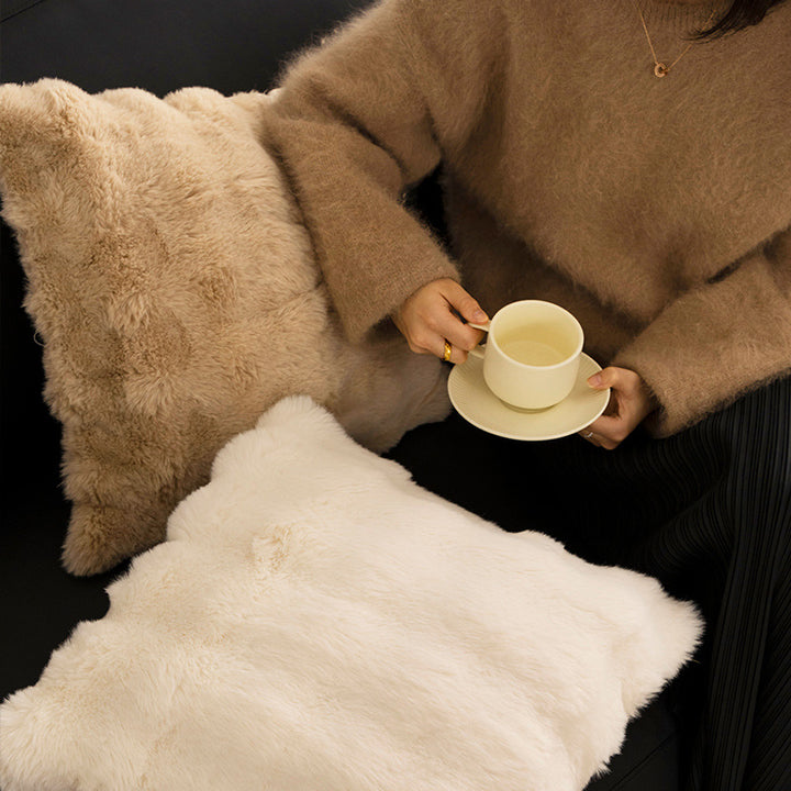 Luxurious faux fur decorative cushion set Bowlift
