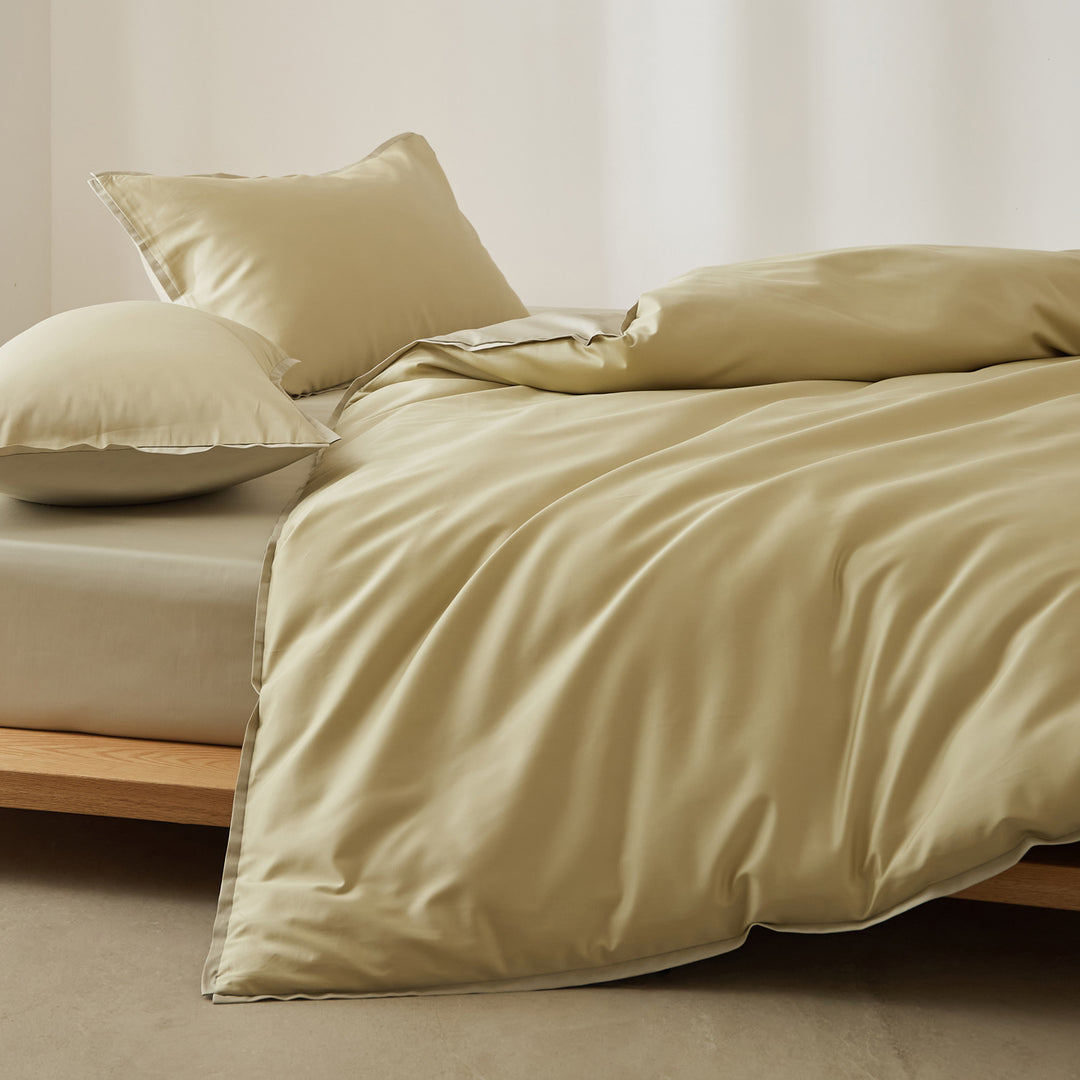 Luxurious cotton satin bedding set with fitted sheet and pillowcases