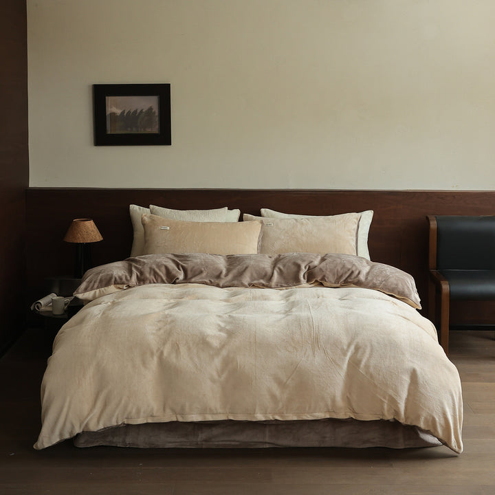 Plush bedding set with velvety microfiber surface Bowlift