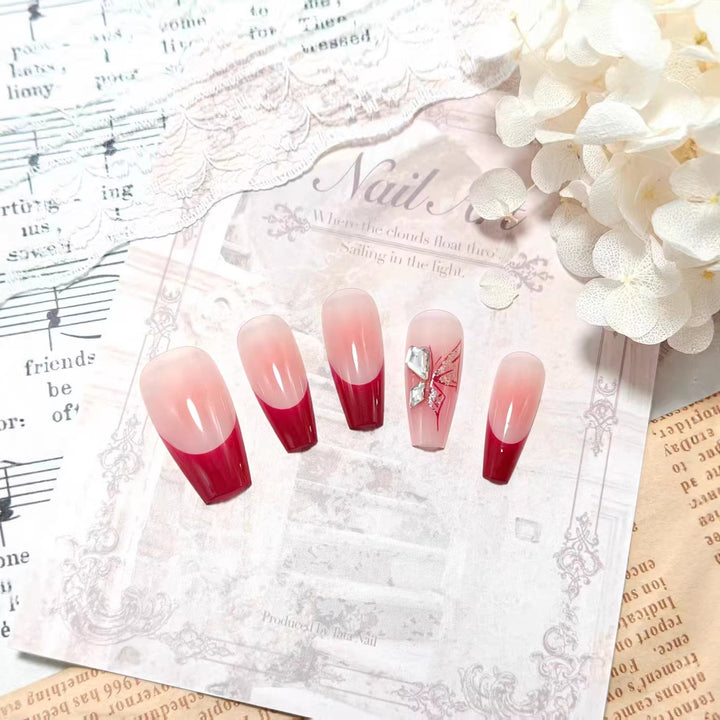 Glamorous artificial nails with elegant accents Bowlift