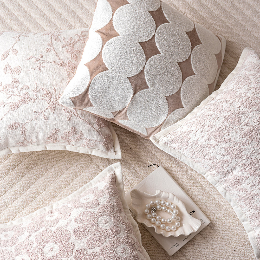 Decorative pillow with modern circle design