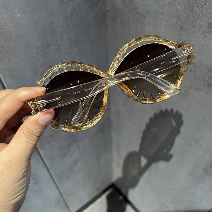Women's stylish oversized sunglasses with eye-catching stud design Bowlift