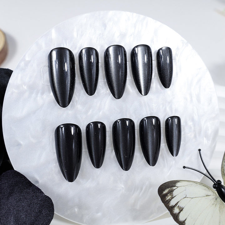 Artificial nail set with elegant pointed shapes and high-gloss finish Bowlift