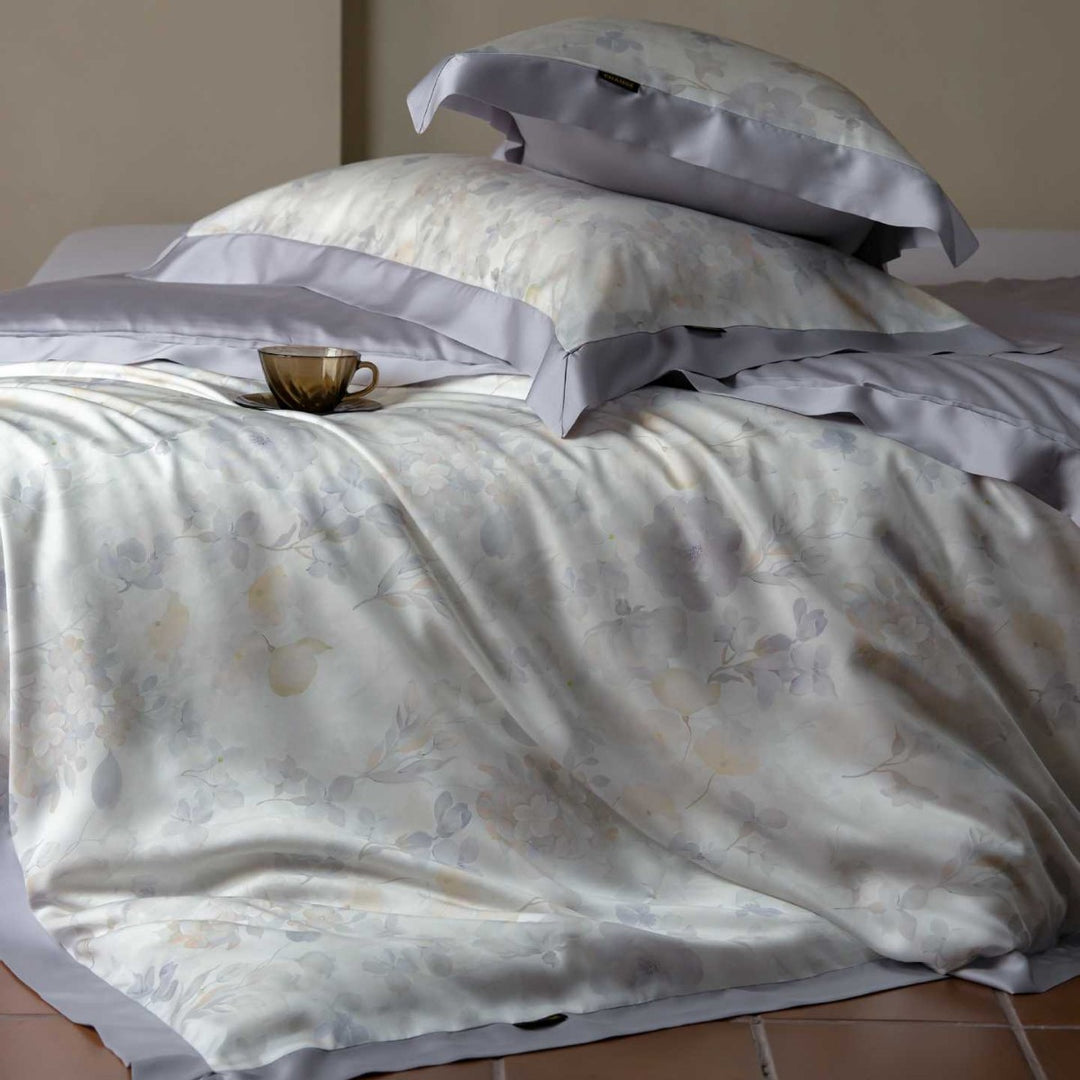 Luxurious bedding set in velvet look with extra-soft touch