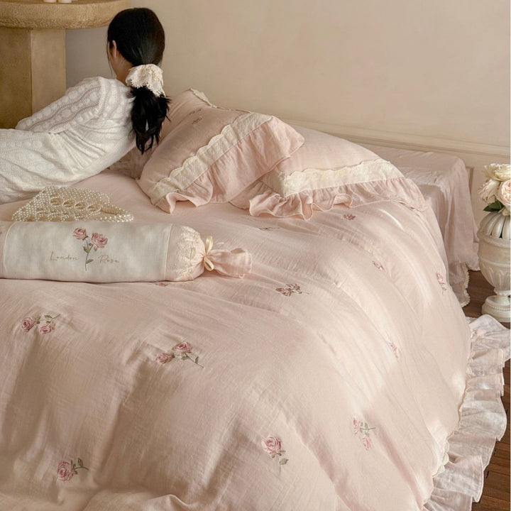 Bedding set with romantic ruffle trim and rose embroidery Bowlift