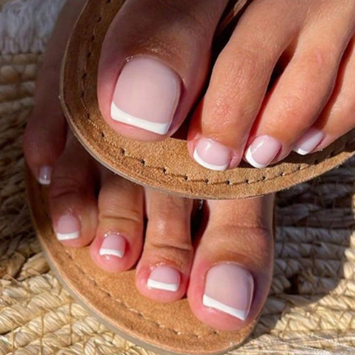 Artificial nail set with elegant French manicure Bowlift