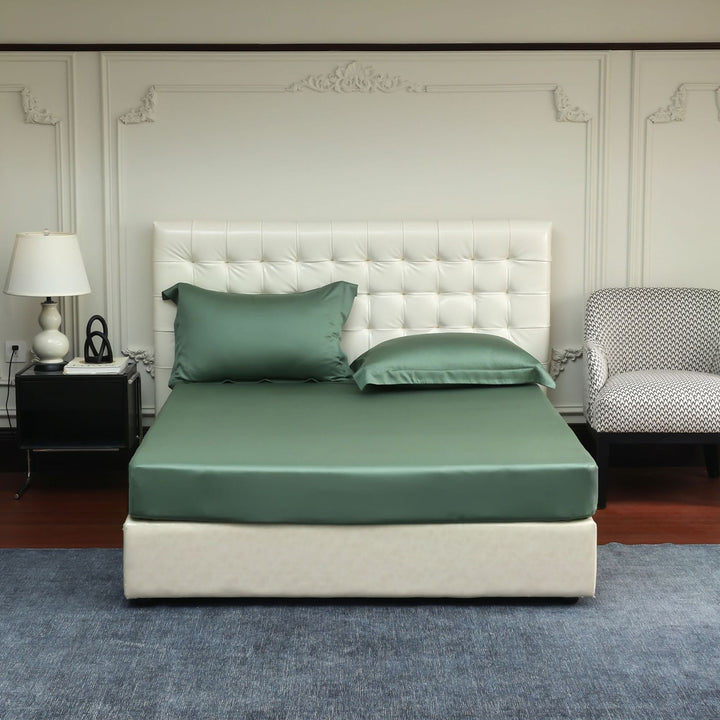 Luxurious satin fitted sheet set with silky smooth finish