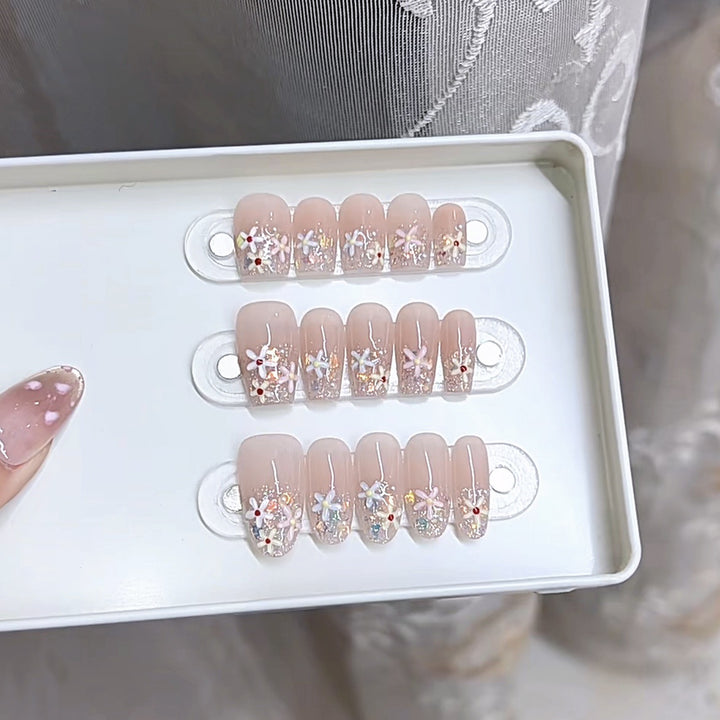Floral-Inspired Decorative Press-On Nail Set Bowlift
