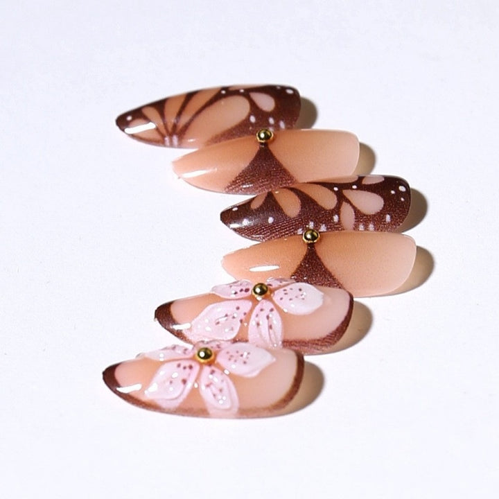 Artificial nail set with exquisite floral designs Bowlift