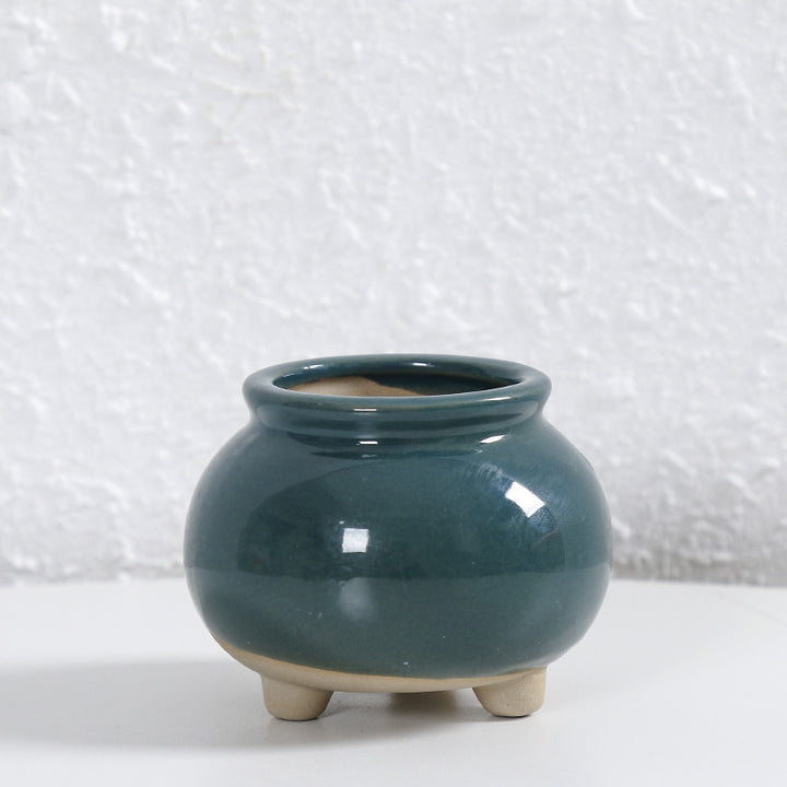 Contemporary Curved Ceramic Vase Bowlift