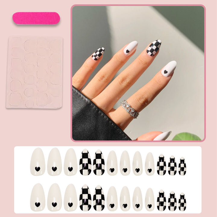Artificial nail set with graphic heart and check pattern Bowlift