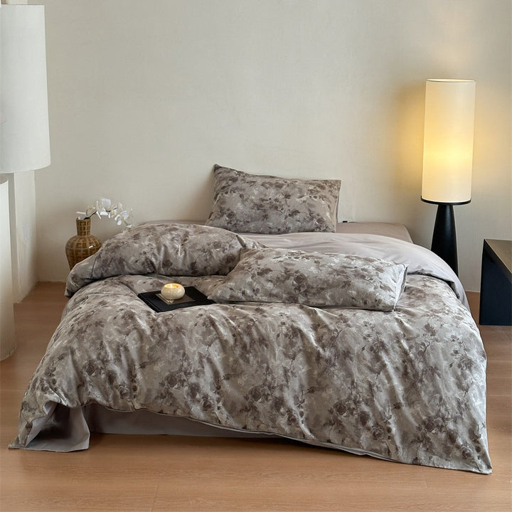 Bedding set made of washed cotton satin with a textured houndstooth pattern and reversible function