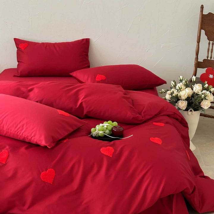 Cotton satin bedding set with appliquéd heart appliqués and extra soft touch
