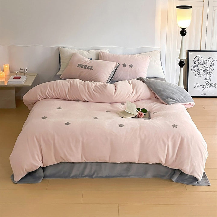 Fluffy bedding set made of microfleece with star application