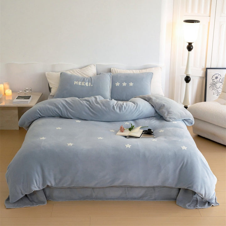 Fluffy bedding set made of microfleece with star application