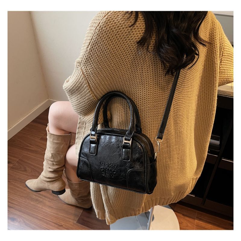 Elegant Leather Handbag Bowlift