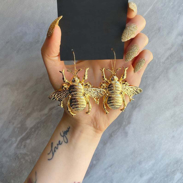 Artistic Insect-Inspired Earrings Bowlift