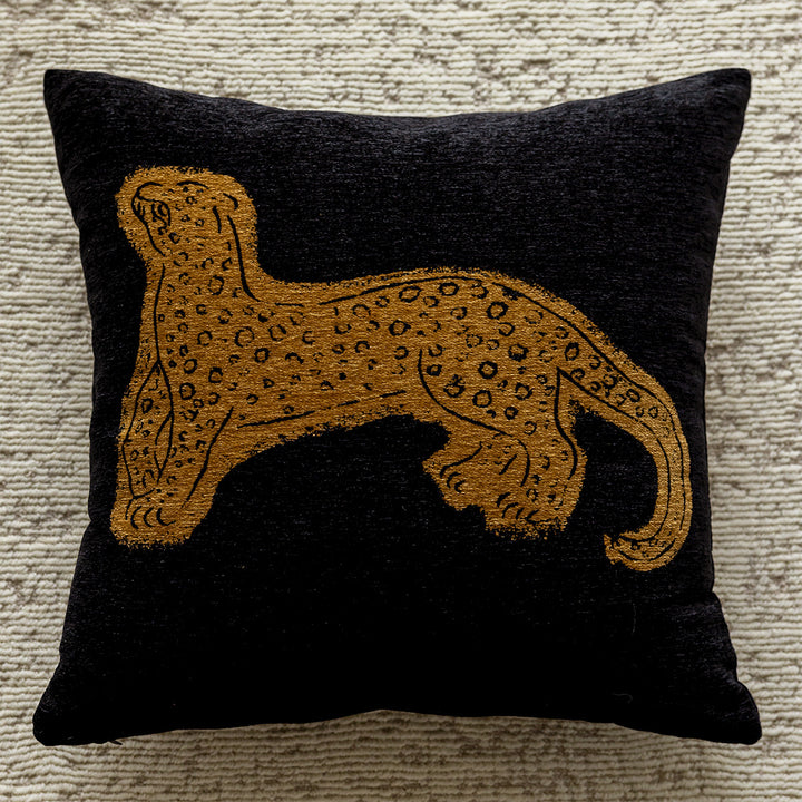 Luxurious cushion made of faux fur